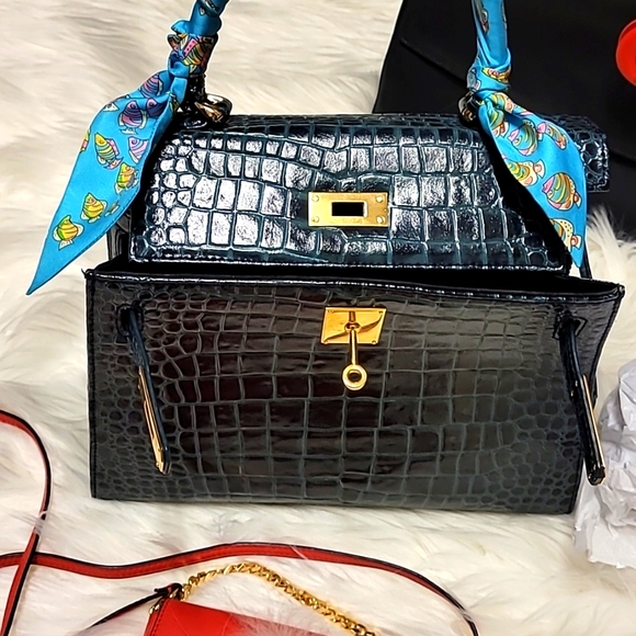 Genuine leather crocodile embossed bag - Picture 11 of 13